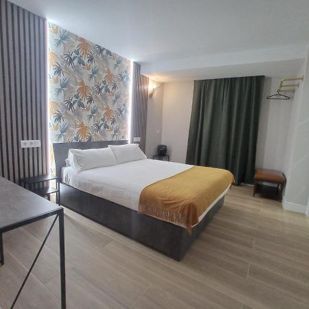Hostal Fronton Алкобендас Екстериор снимка