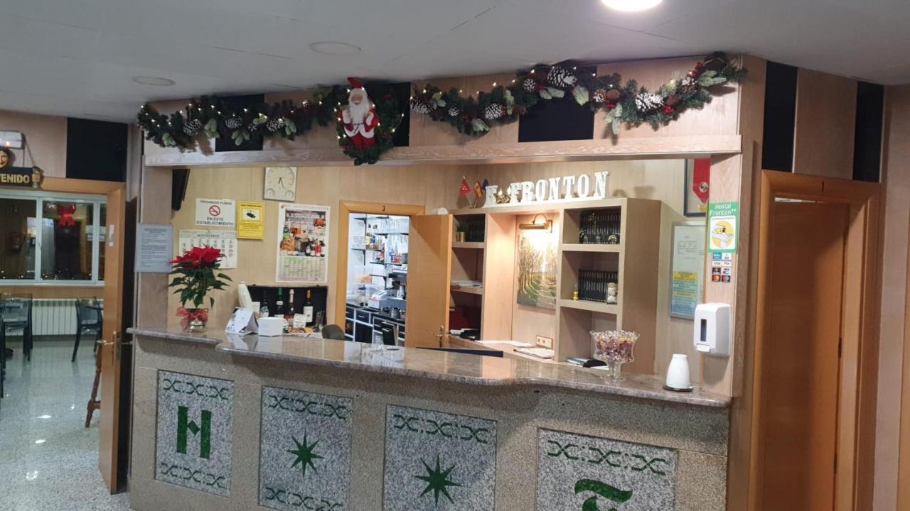 Hostal Fronton Алкобендас Екстериор снимка
