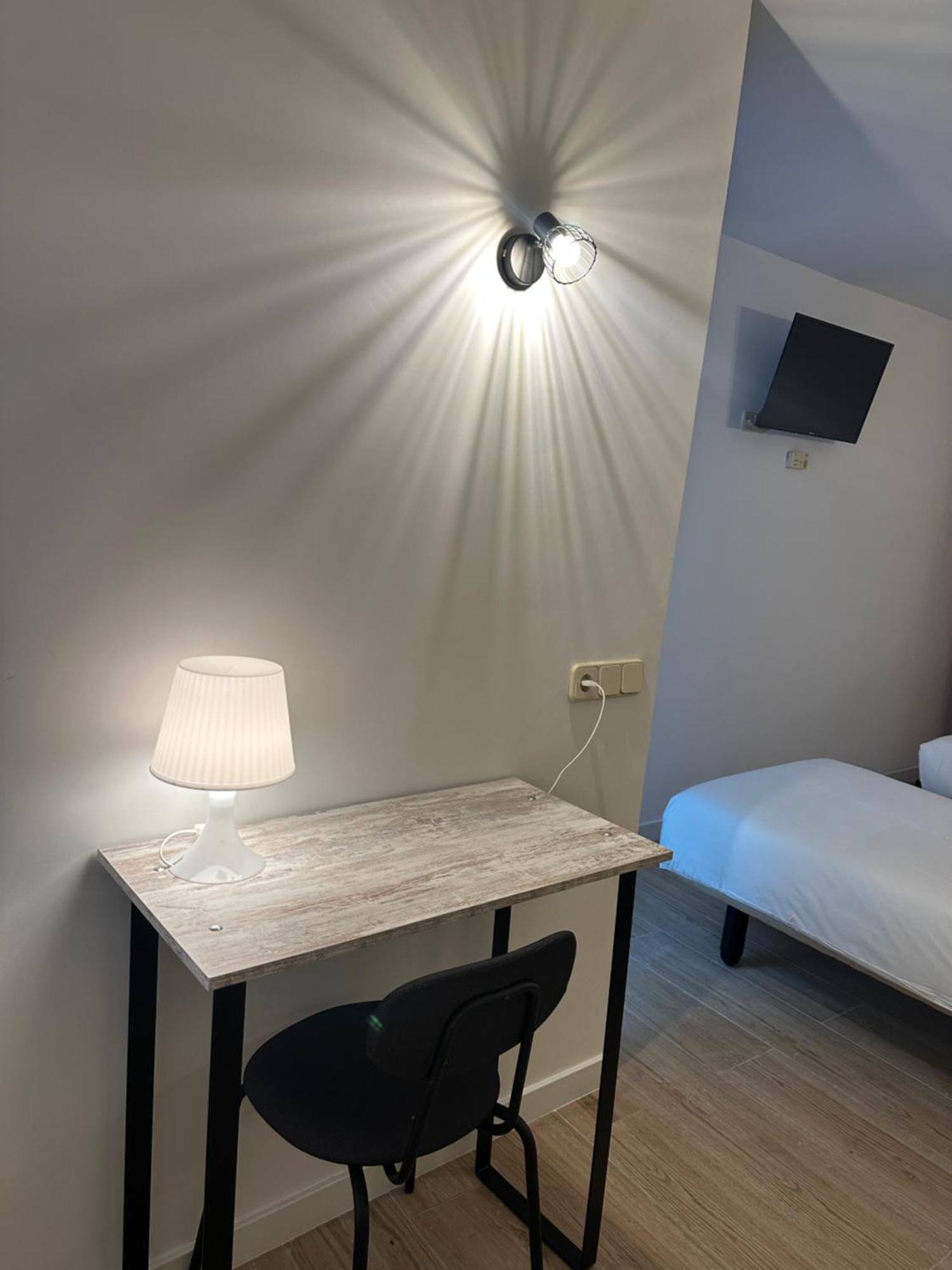 Hostal Fronton Алкобендас Екстериор снимка