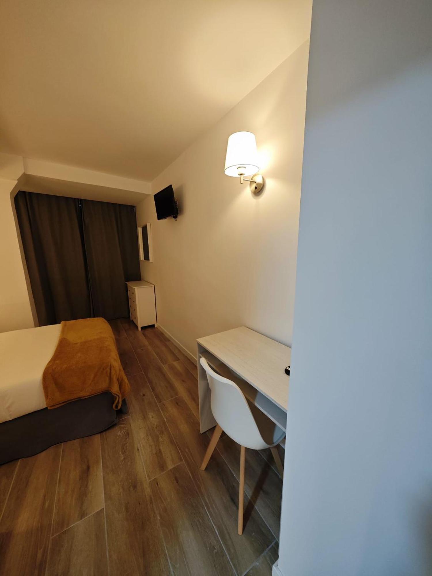 Hostal Fronton Алкобендас Екстериор снимка